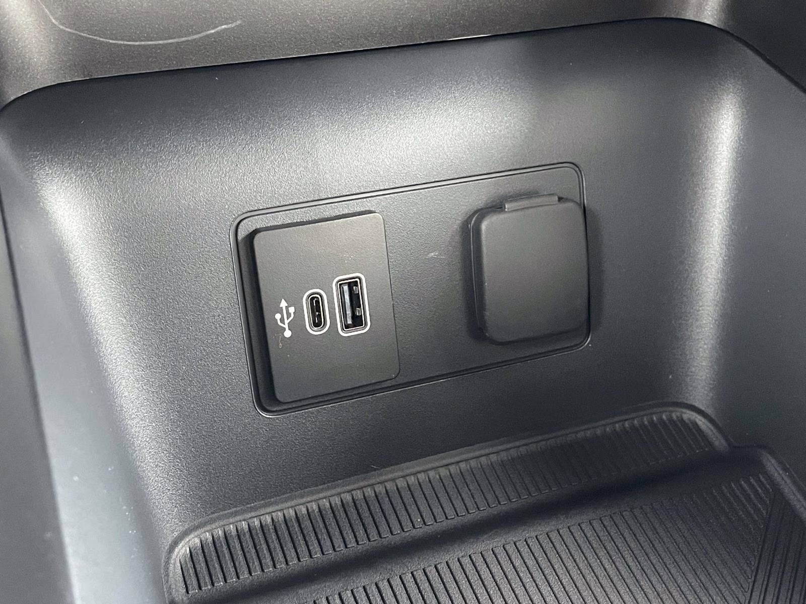 2026 Black Metallic Ford Explorer Active RWD SUV