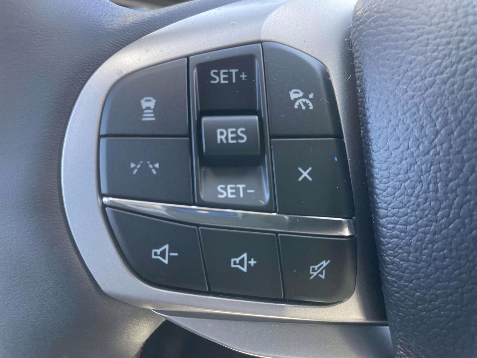 2026 White Metallic Ford Explorer Active RWD SUV