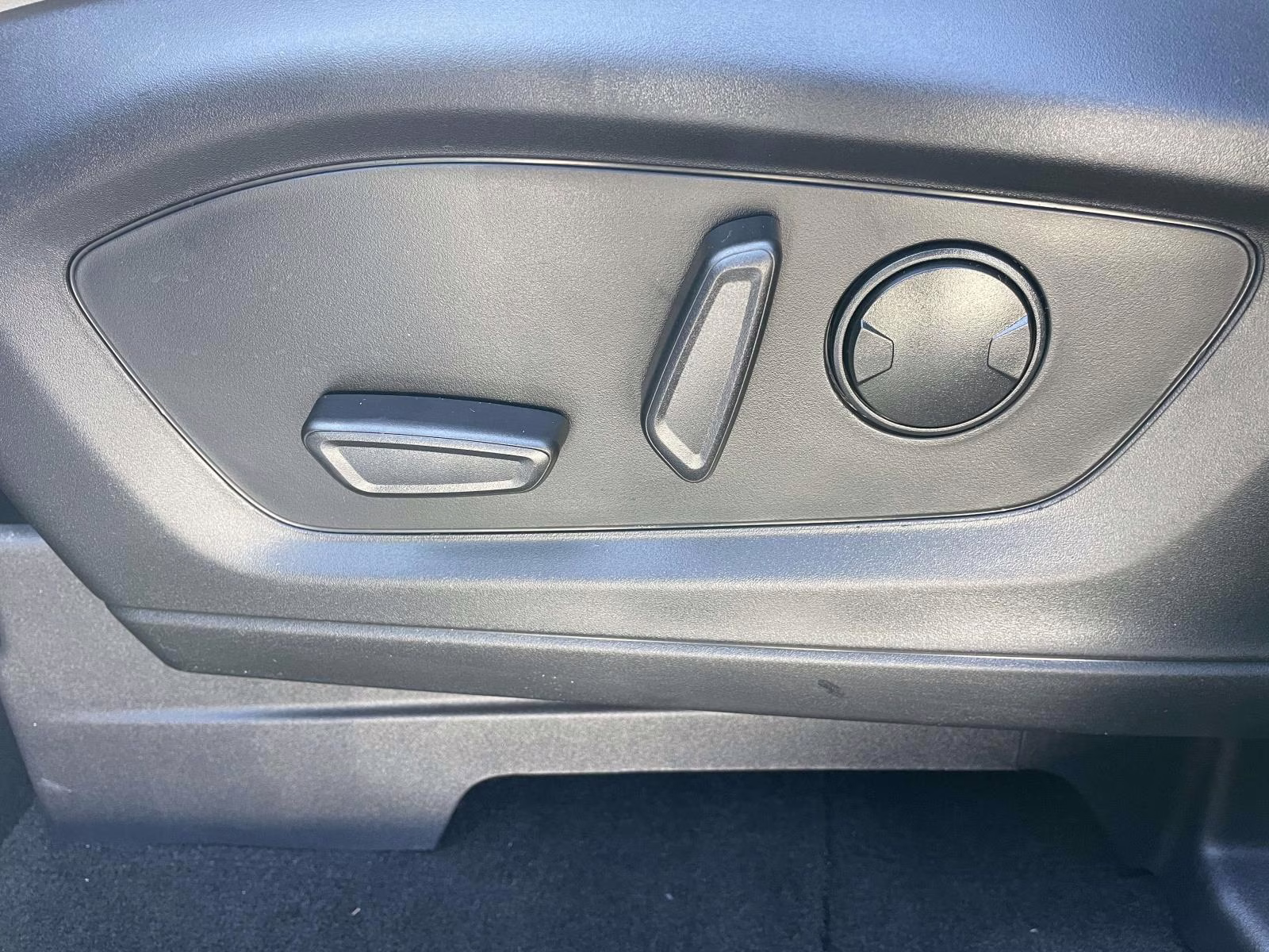 2026 White Metallic Ford Explorer Active RWD SUV