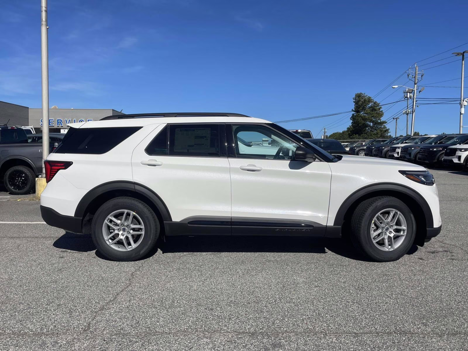 2026 White Metallic Ford Explorer Active RWD SUV