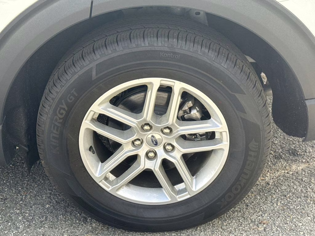 2026 Star White Metallic Tri-Coat Ford Explorer Active RWD SUV