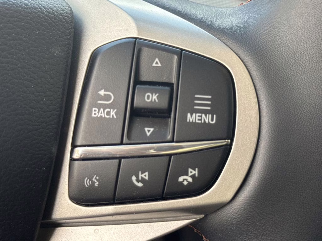 2026 Star White Metallic Tri-Coat Ford Explorer Active RWD SUV