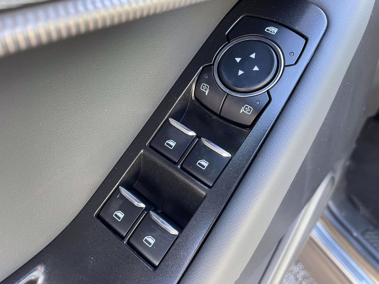 2026 Gray Metallic Ford Explorer Active RWD SUV