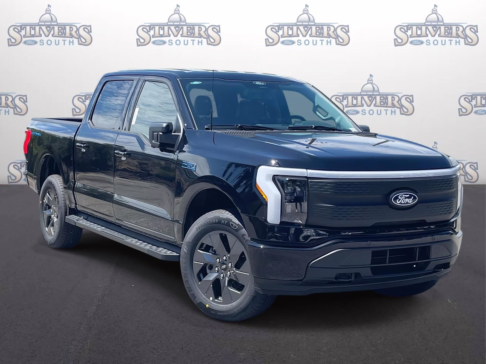 2025 Black Metallic Ford F-150 Lightning Flash AWD Truck