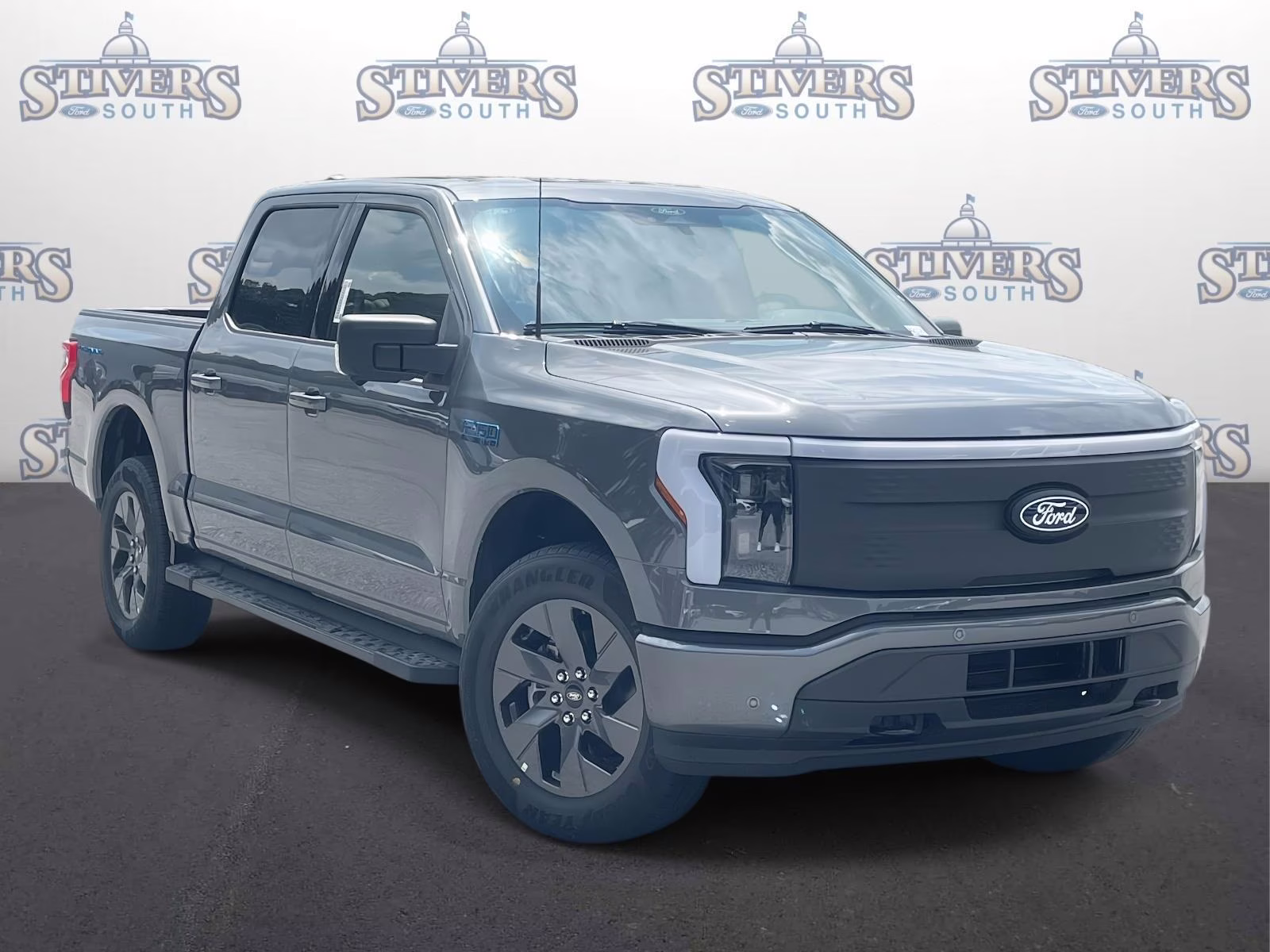 2025 Gray Metallic Ford F-150 Lightning Flash AWD Truck