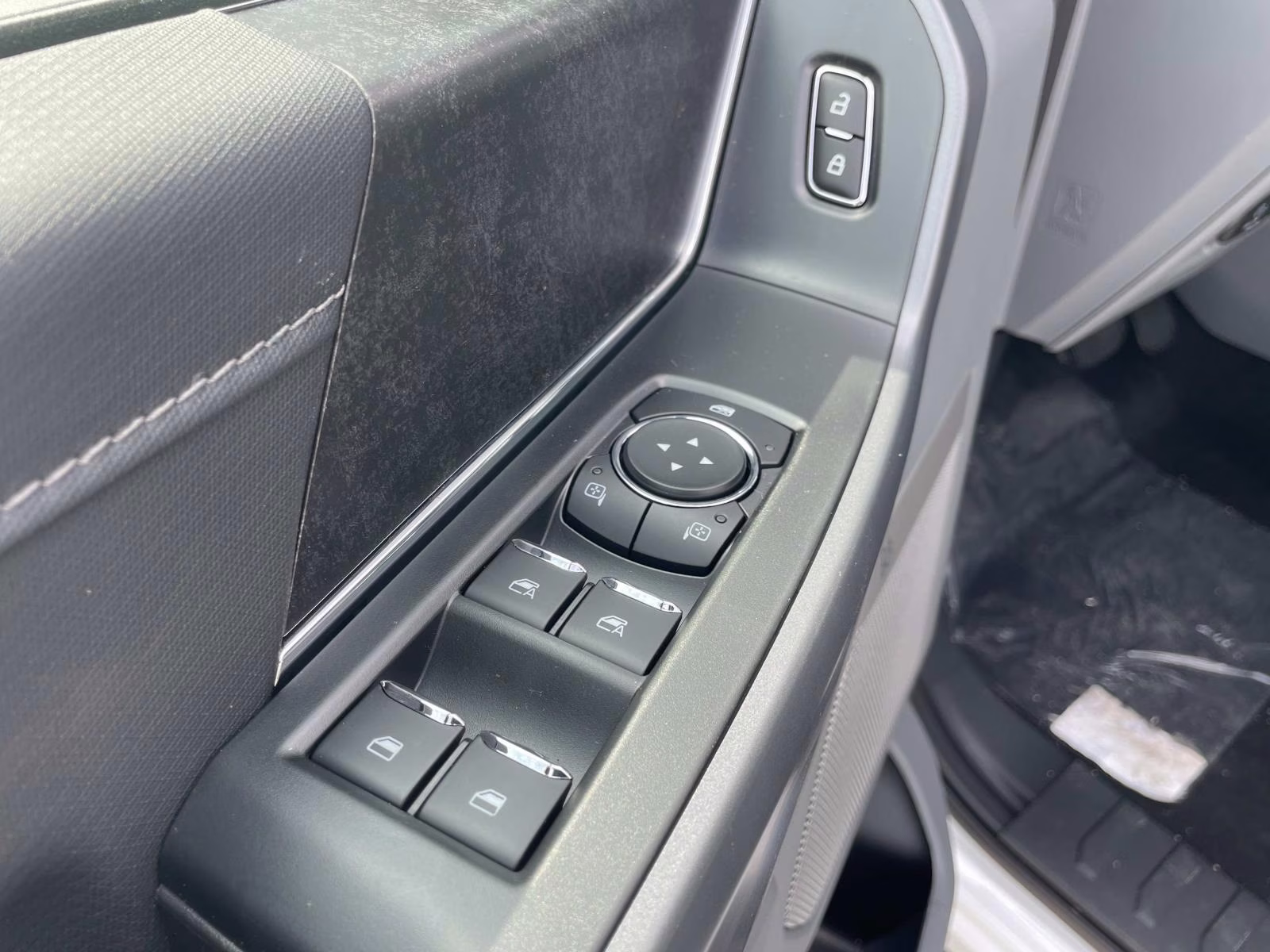 2025 Oxford White Ford F-150 Lightning Flash AWD Truck