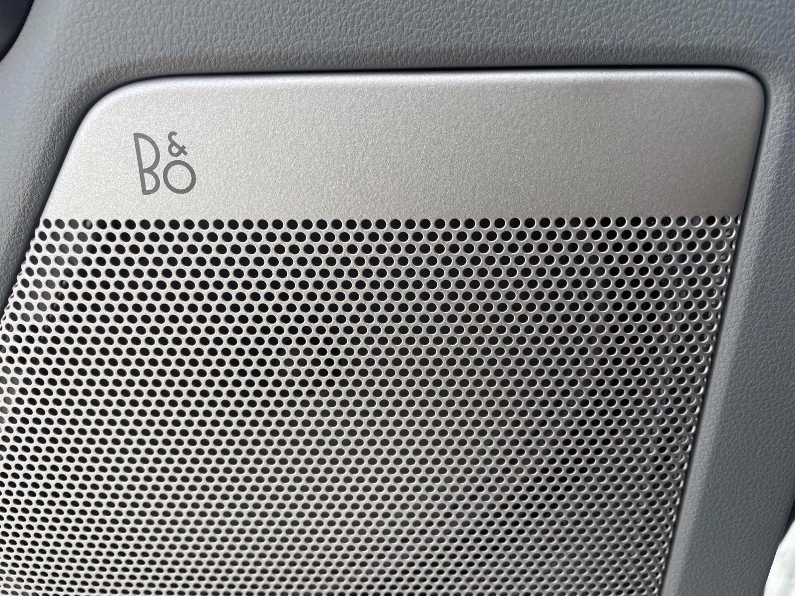 2025 Oxford White Ford F-150 Lightning Flash AWD Truck