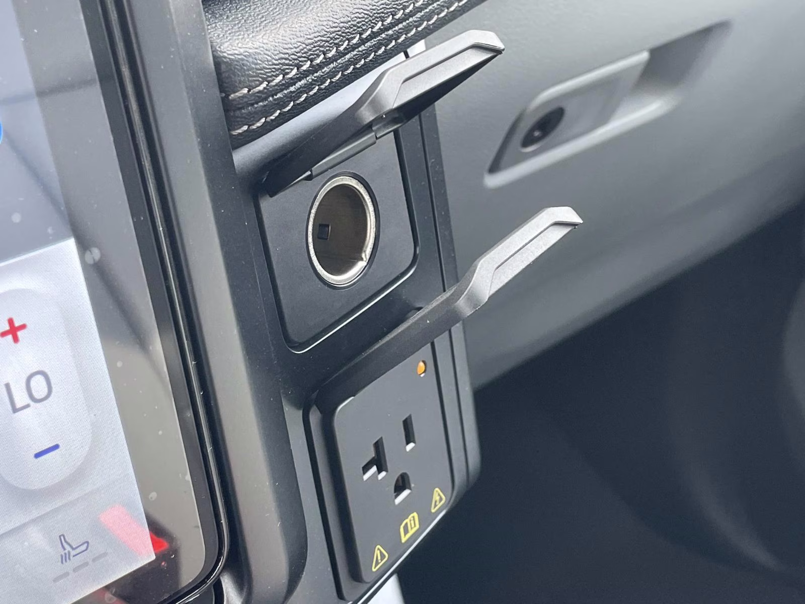 2025 Oxford White Ford F-150 Lightning Flash AWD Truck