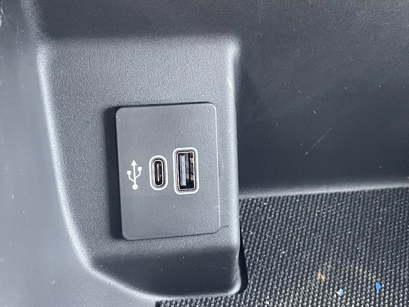 2025 Oxford White Ford F-150 Lightning Flash AWD Truck