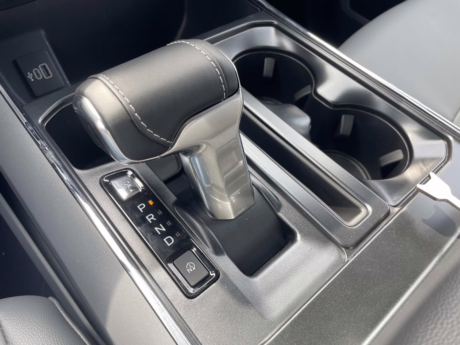 2025 Oxford White Ford F-150 Lightning Flash AWD Truck