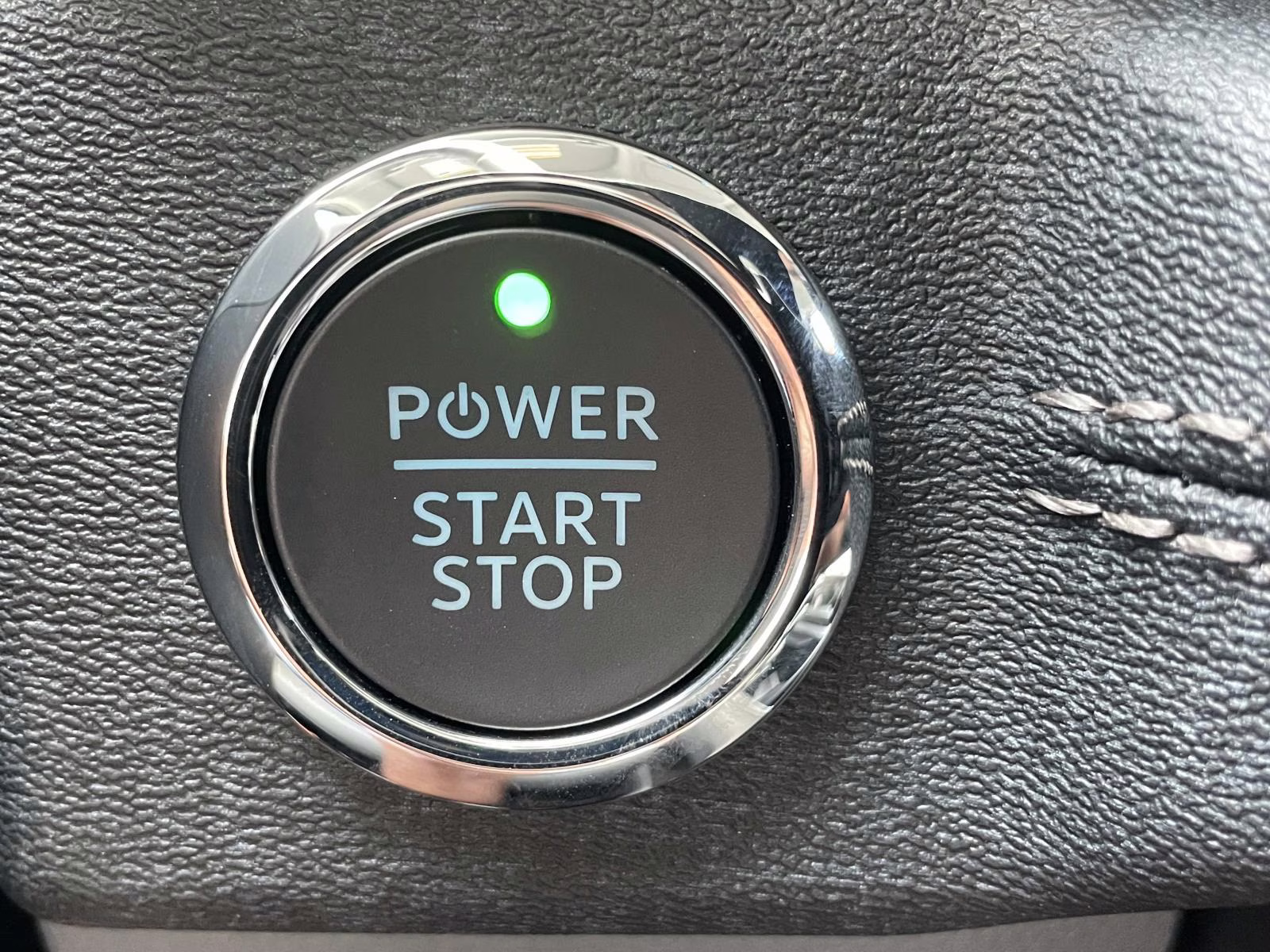 2025 Oxford White Ford F-150 Lightning Flash AWD Truck