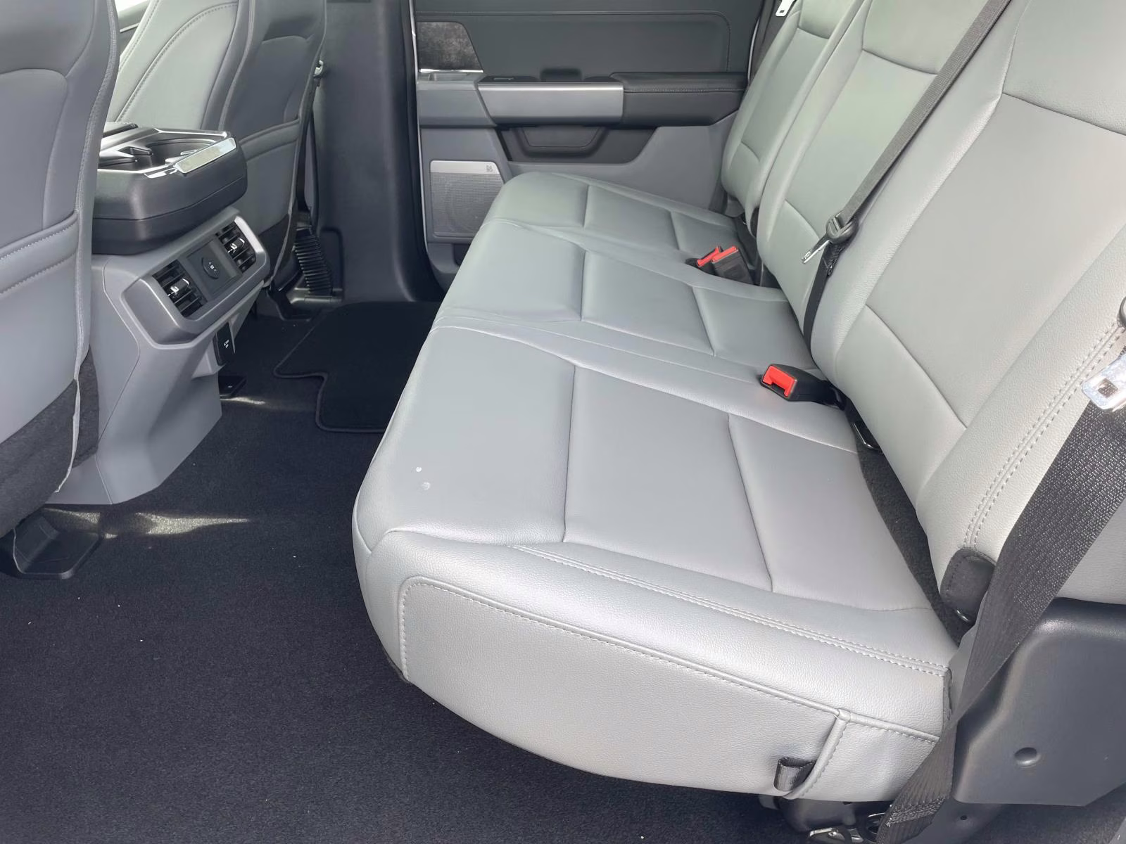 2025 Oxford White Ford F-150 Lightning Flash AWD Truck