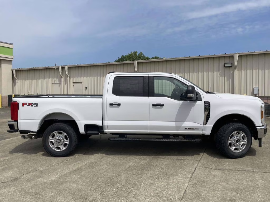 2026 Oxford White Ford Super Duty F-250 SRW XLT 4X4 Truck
