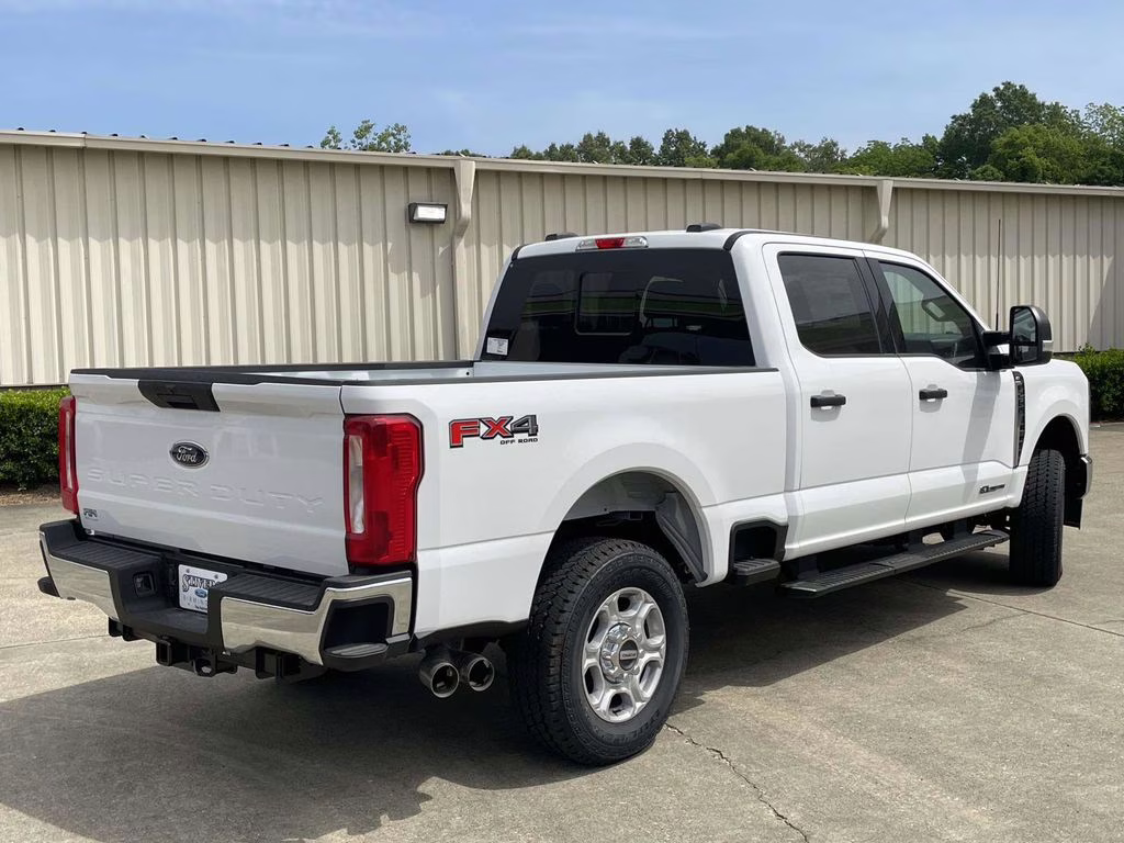 2026 Oxford White Ford Super Duty F-250 SRW XLT 4X4 Truck
