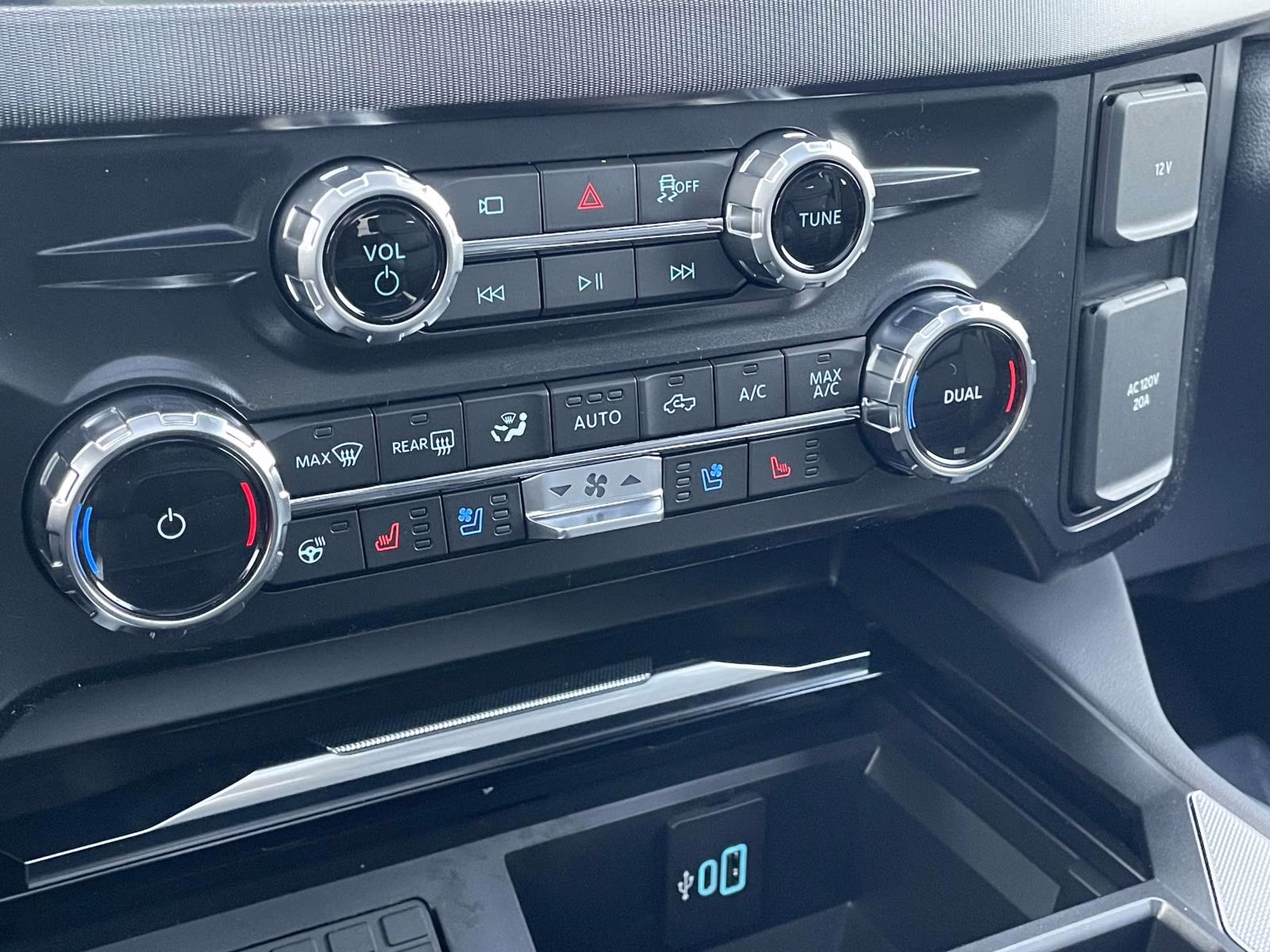 2026 Black Metallic Ford Super Duty F-250 SRW Platinum 4X4 Truck