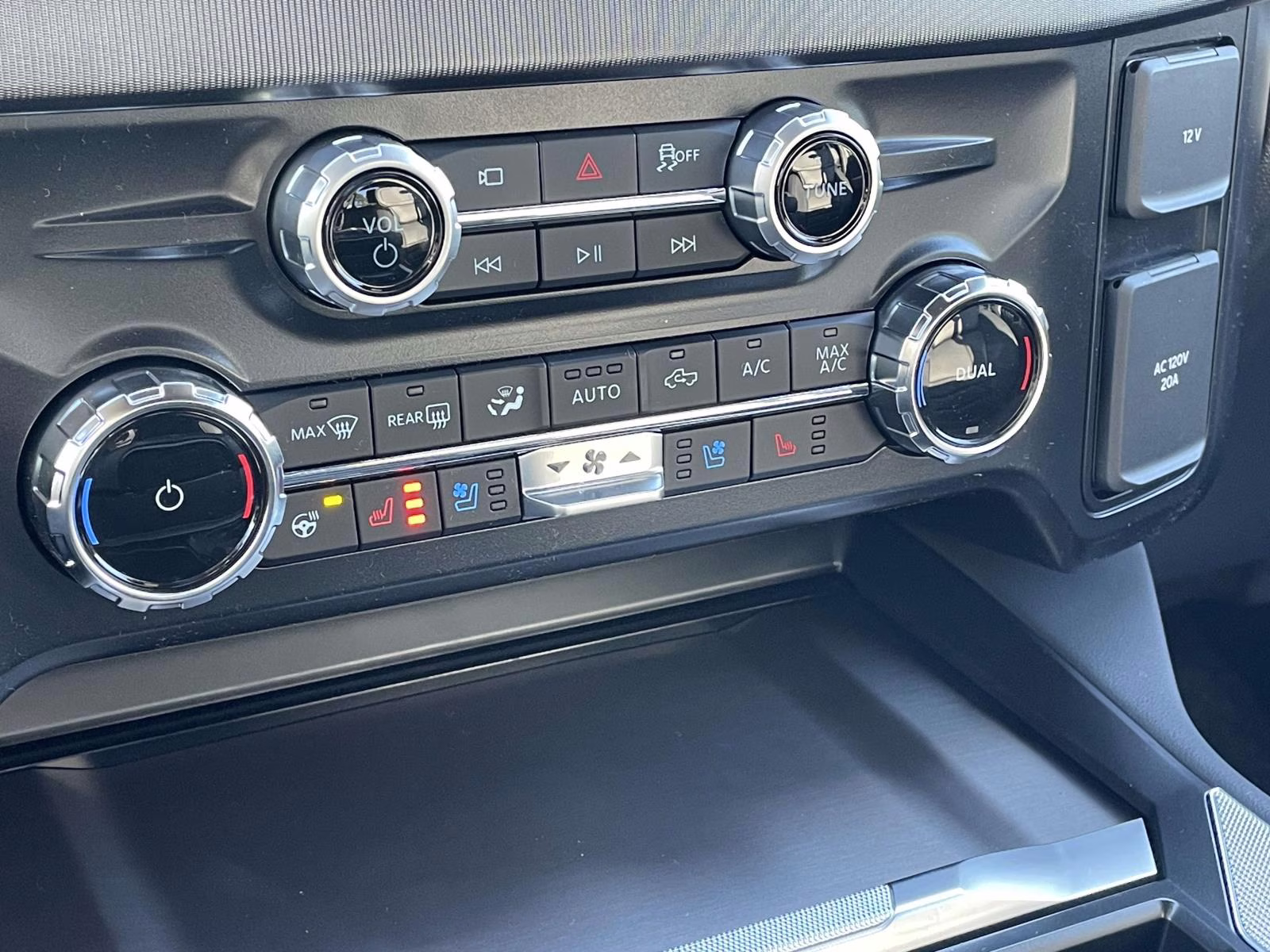 2026 White Metallic Ford Super Duty F-250 SRW Platinum 4X4 Truck