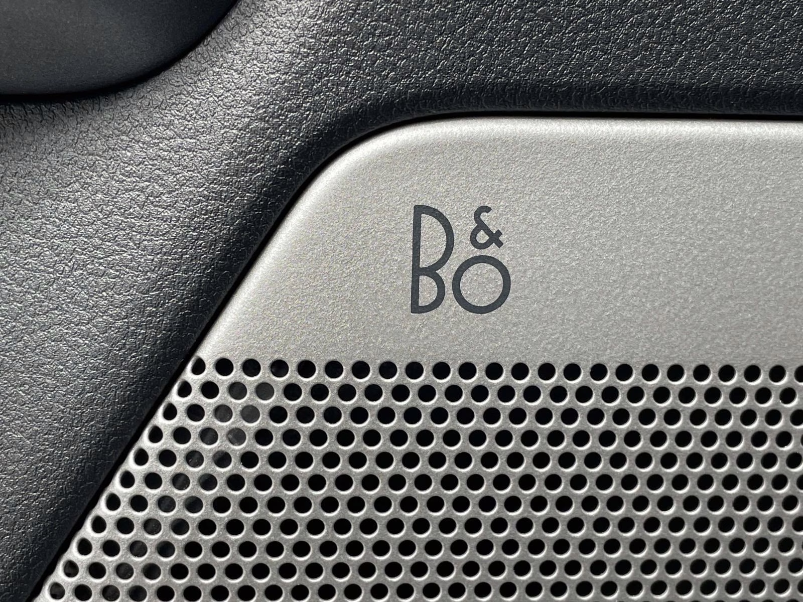 2025 Oxford White Ford Super Duty F-250 SRW Lariat 4X4 Truck