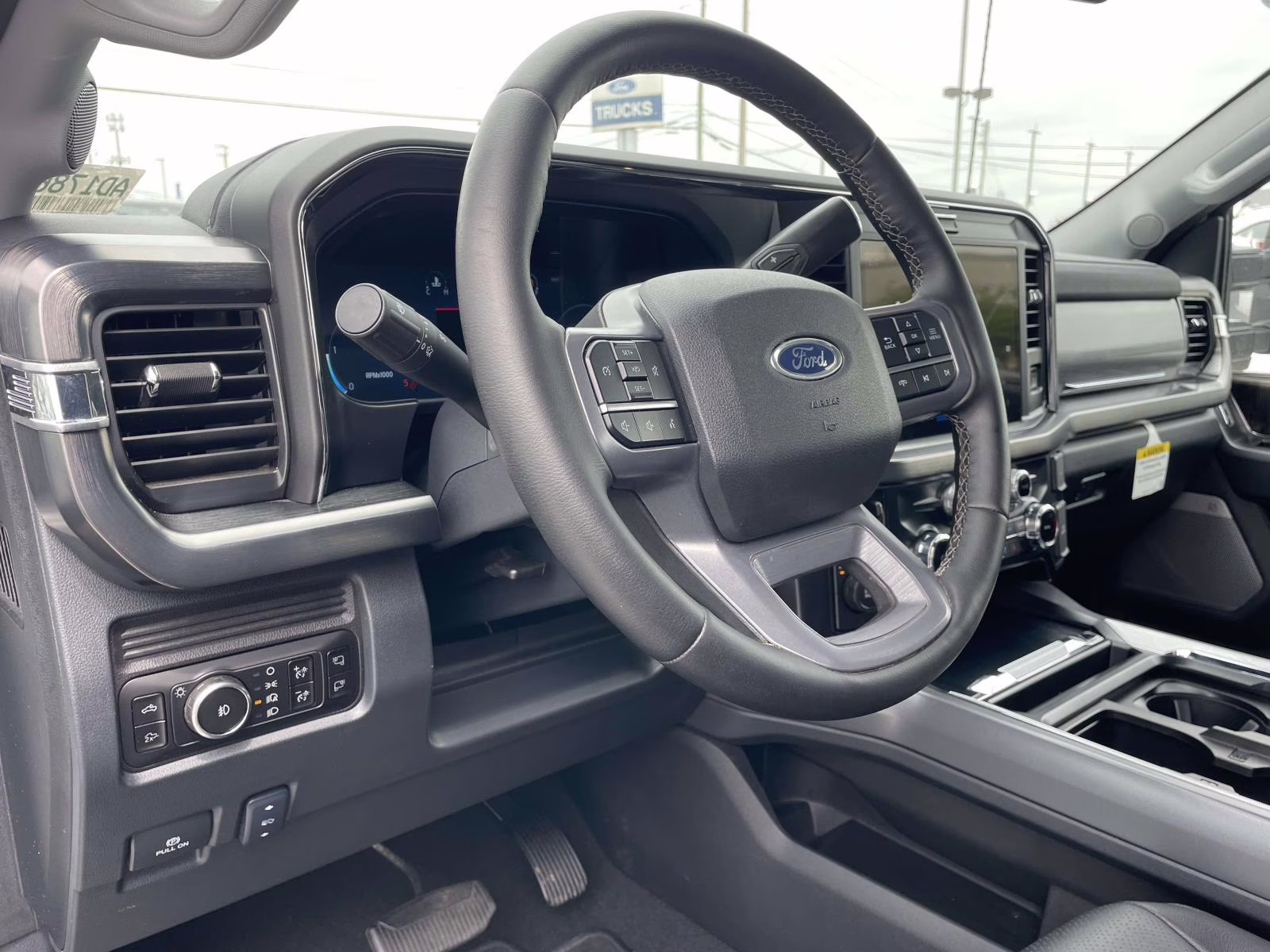 2025 Oxford White Ford Super Duty F-250 SRW Lariat 4X4 Truck