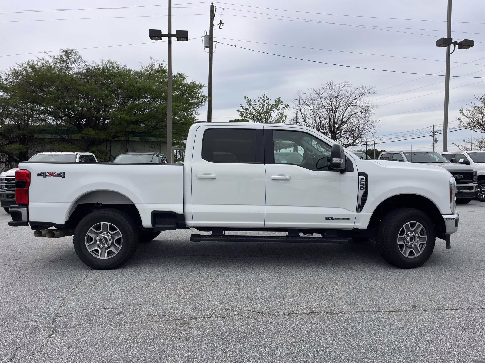 2025 Oxford White Ford Super Duty F-250 SRW Lariat 4X4 Truck