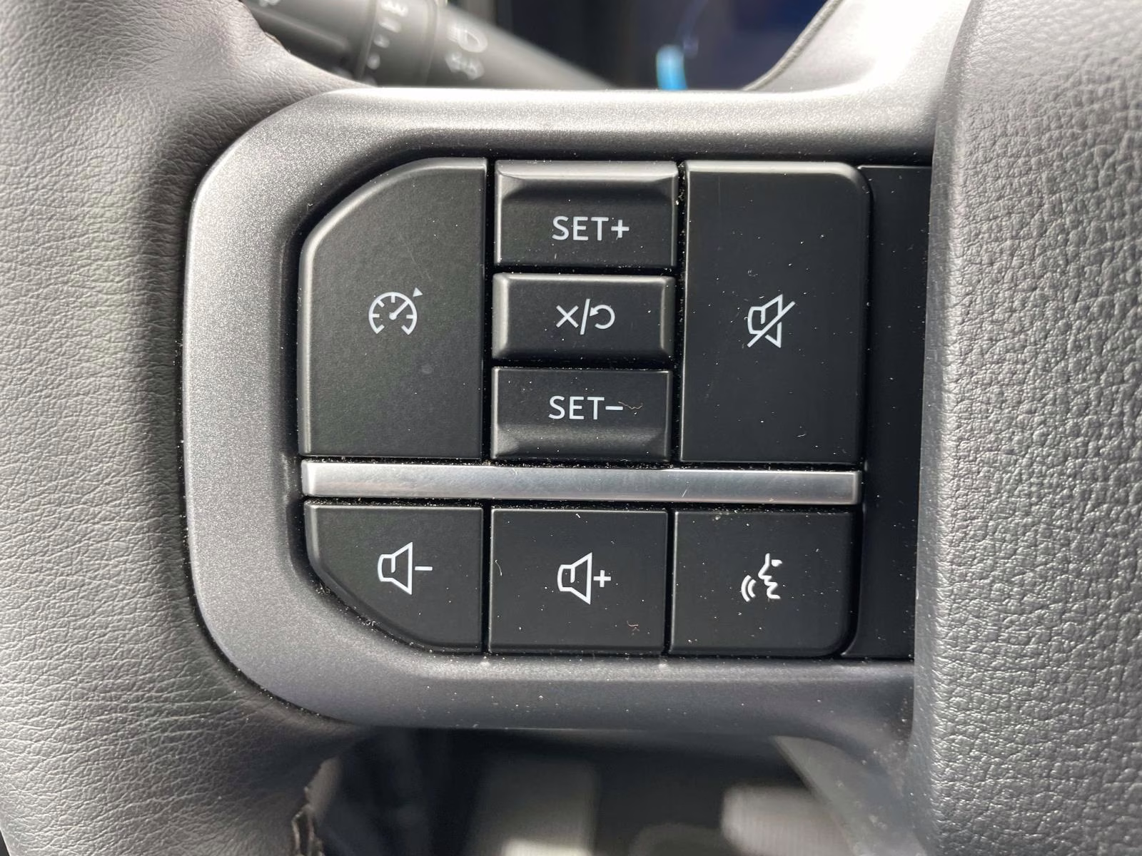 2025 Oxford White Ford Super Duty F-250 SRW Lariat 4X4 Truck