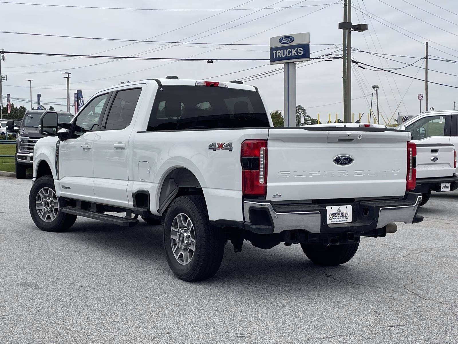 2025 Oxford White Ford Super Duty F-250 SRW Lariat 4X4 Truck