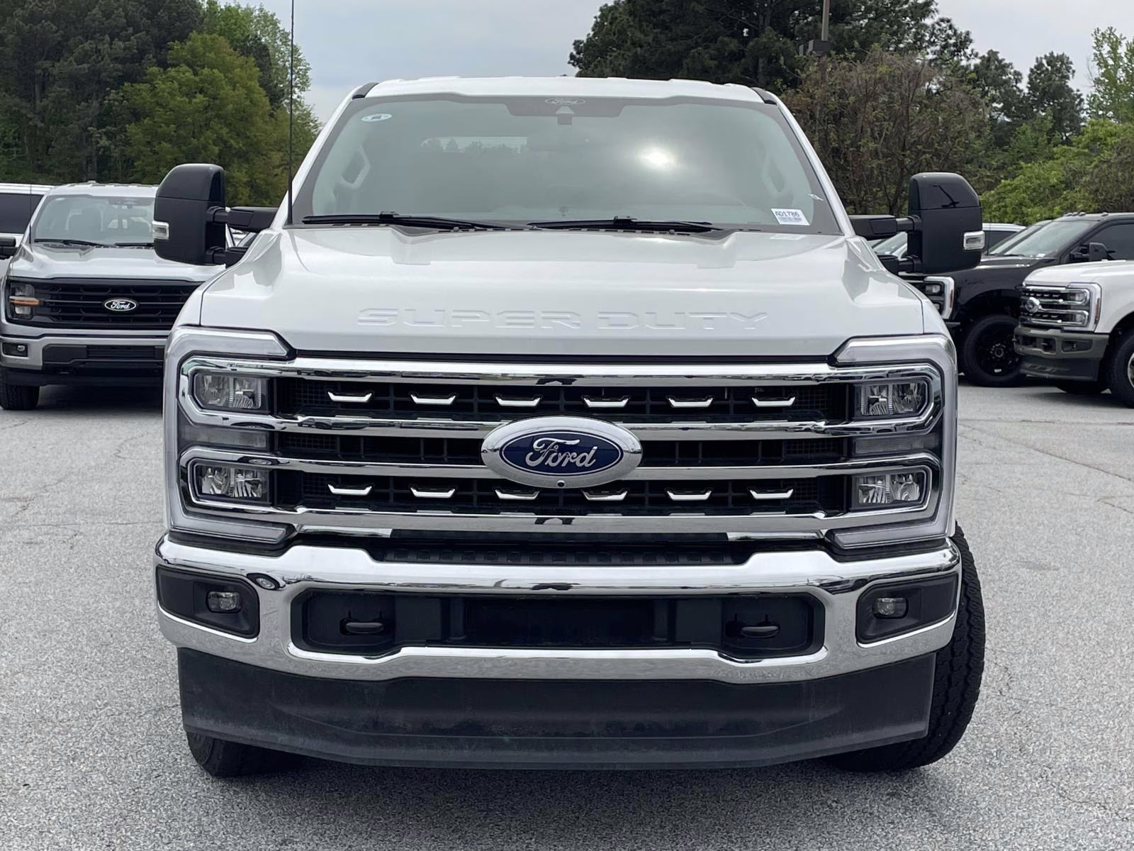 2025 Oxford White Ford Super Duty F-250 SRW Lariat 4X4 Truck