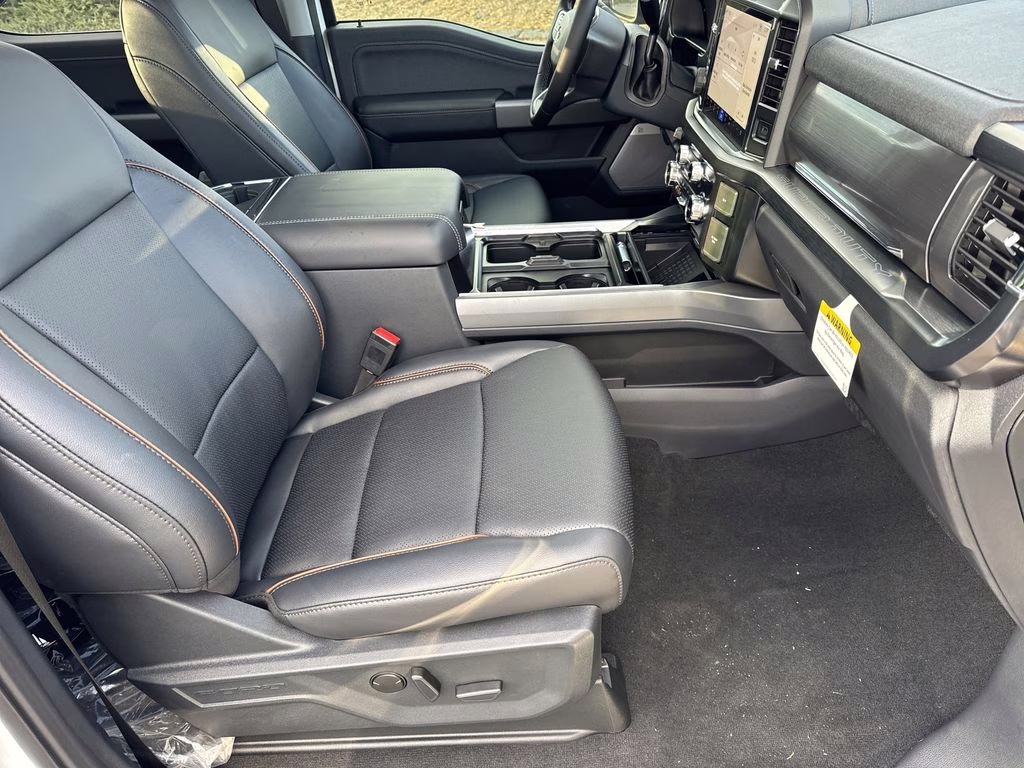 2025 Oxford White Ford Super Duty F-250 SRW Lariat 4X4 Truck