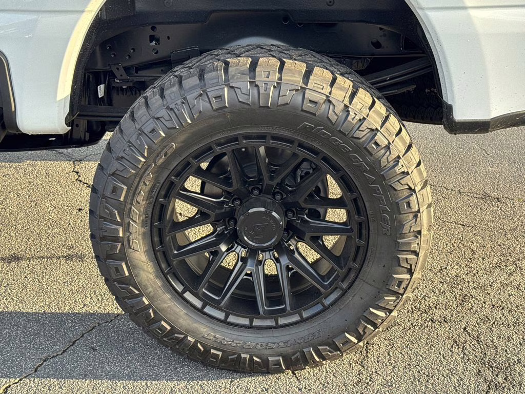 2025 Oxford White Ford Super Duty F-250 SRW Lariat 4X4 Truck