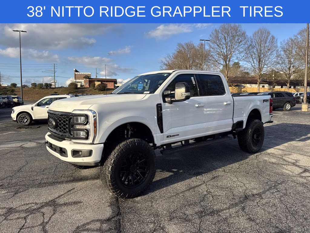 2025 Oxford White Ford Super Duty F-250 SRW Lariat 4X4 Truck