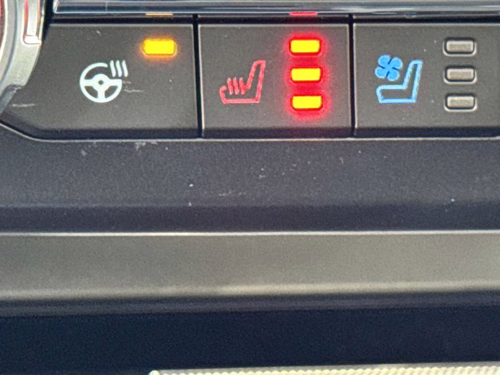 2025 Oxford White Ford Super Duty F-250 SRW Lariat 4X4 Truck