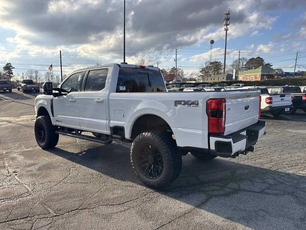 2025 Oxford White Ford Super Duty F-250 SRW Lariat 4X4 Truck