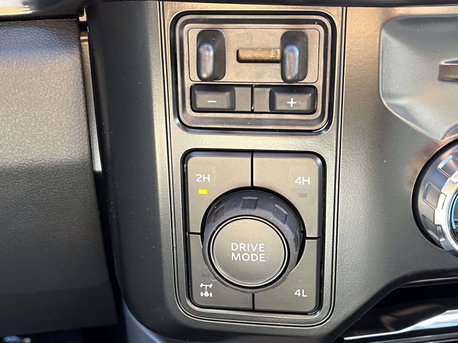 2026 Gray Metallic Ford Super Duty F-350 SRW Lariat 4X4 Truck