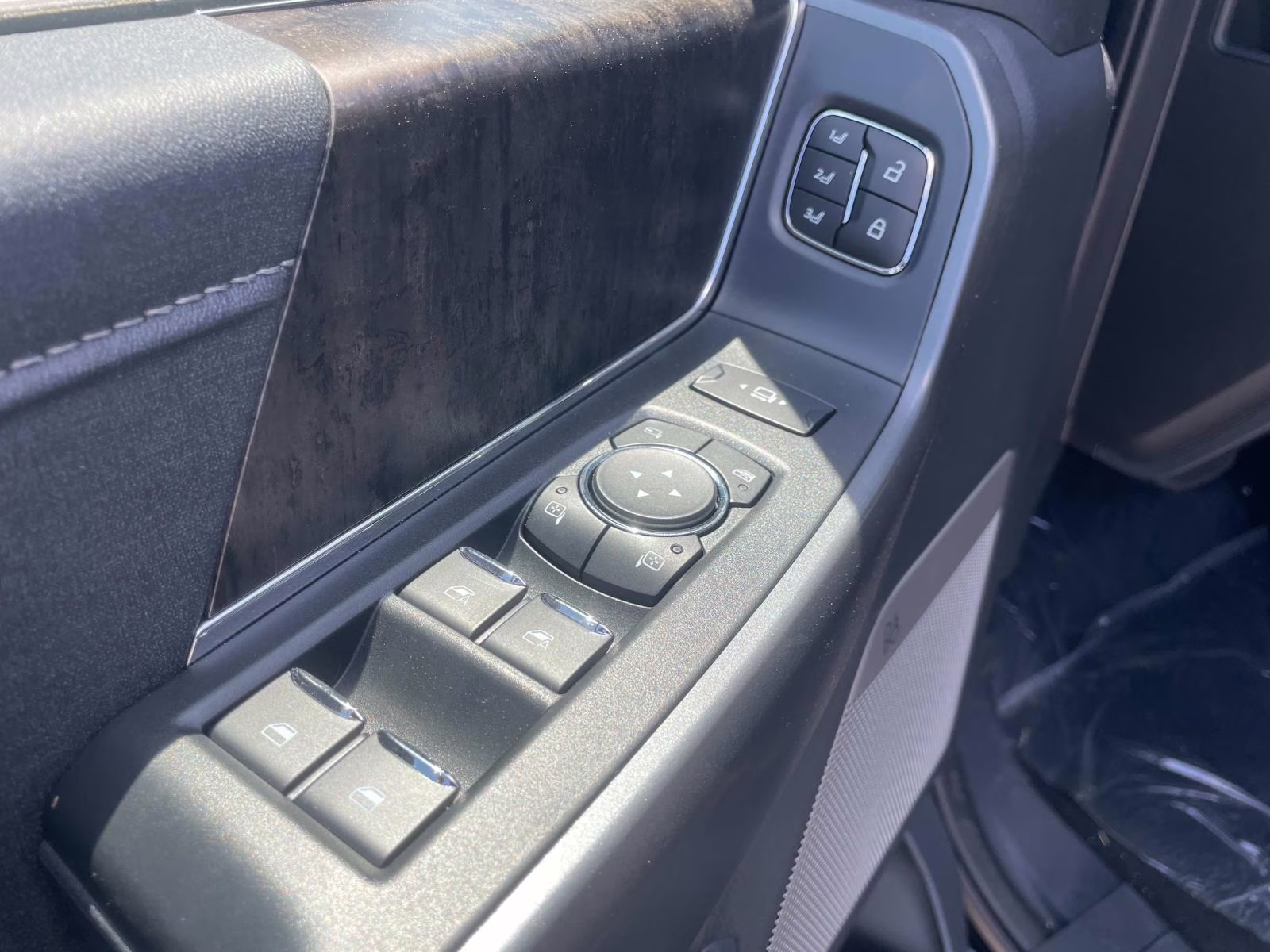 2025 Black Metallic Ford Super Duty F-350 SRW Lariat 4X4 Truck