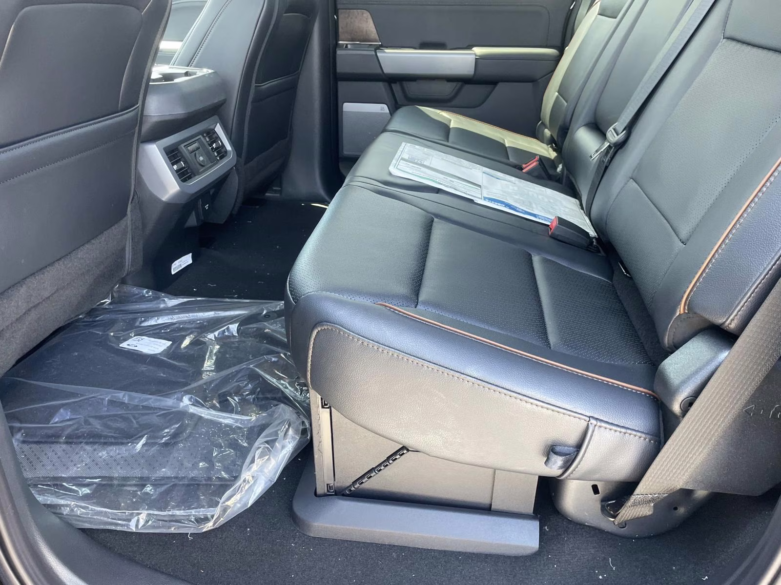 2025 Black Metallic Ford Super Duty F-350 SRW Lariat 4X4 Truck