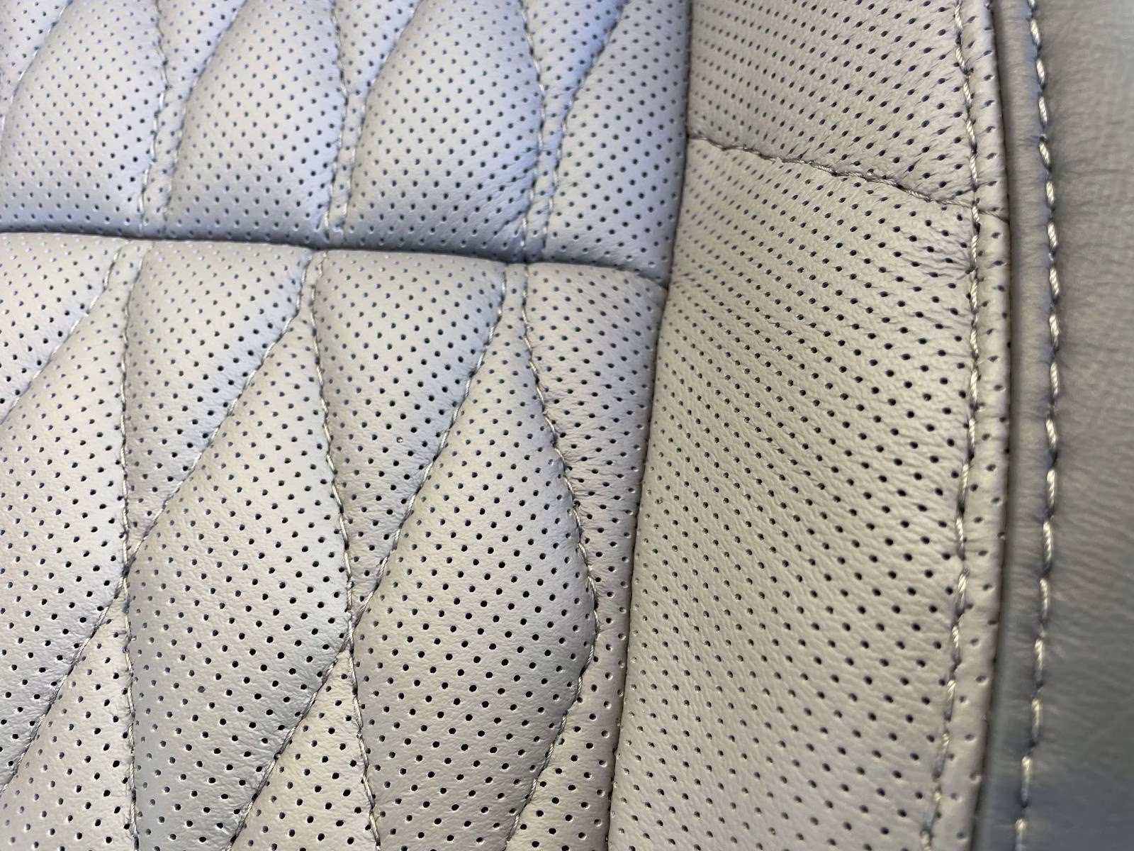 2026 White Metallic Ford Super Duty F-350 DRW Platinum 4X4 Truck