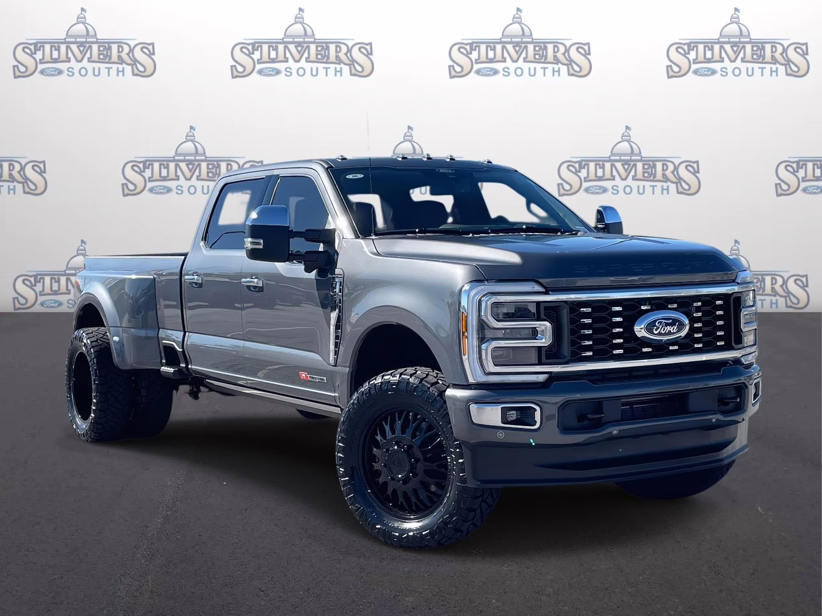 2026 Gray Metallic Ford Super Duty F-350 DRW Platinum 4X4 Truck