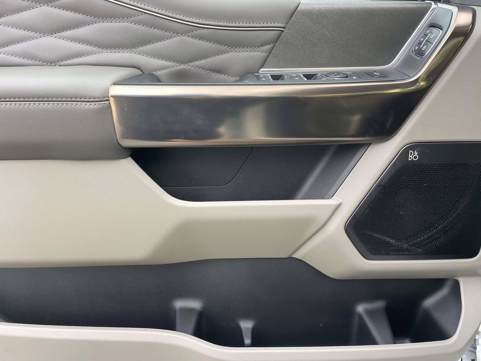 2026 White Metallic Ford Super Duty F-350 DRW Platinum 4X4 Truck