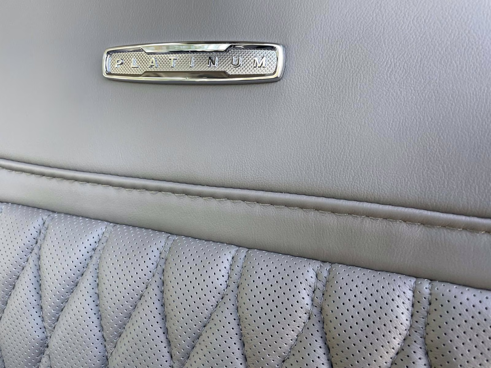 2026 Black Metallic Ford Super Duty F-450 DRW Platinum 4X4 Truck