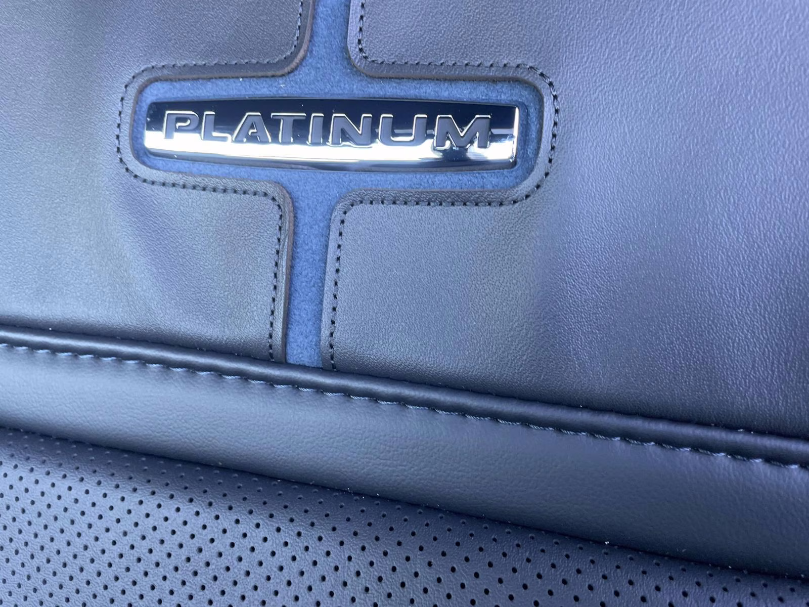 2026 White Metallic Ford Super Duty F-450 DRW Platinum 4X4 Truck