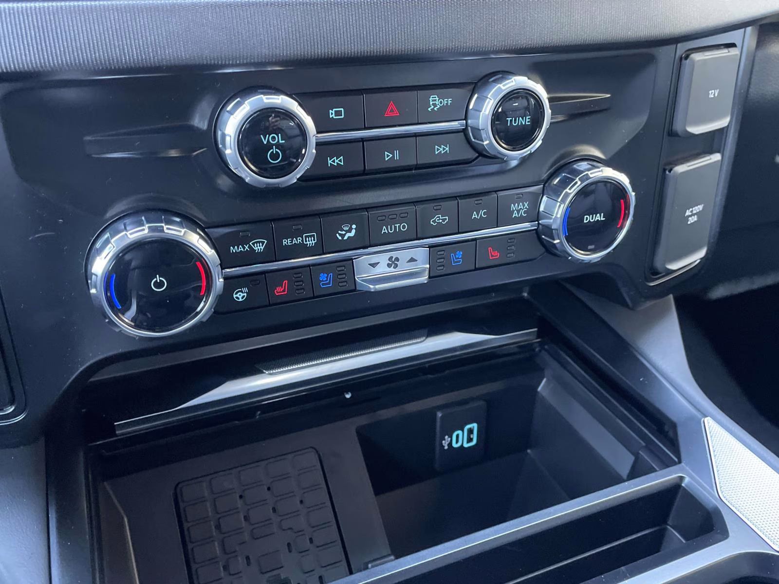 2026 White Metallic Ford Super Duty F-450 DRW Platinum 4X4 Truck