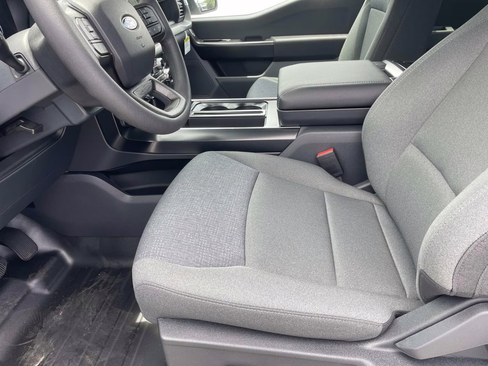 2025 Oxford White Ford F-150 XL 4X4 Truck