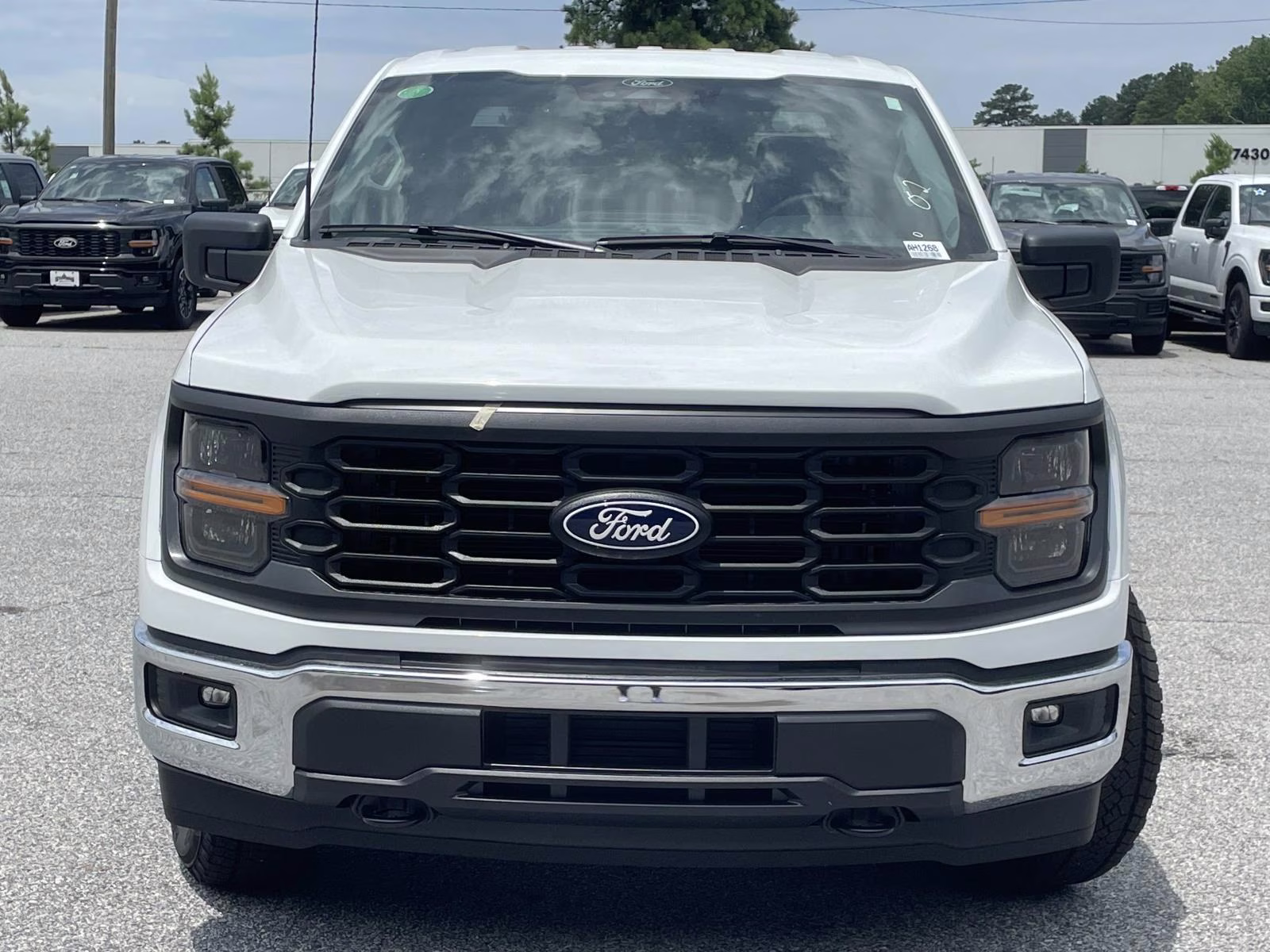 2025 Oxford White Ford F-150 XL 4X4 Truck