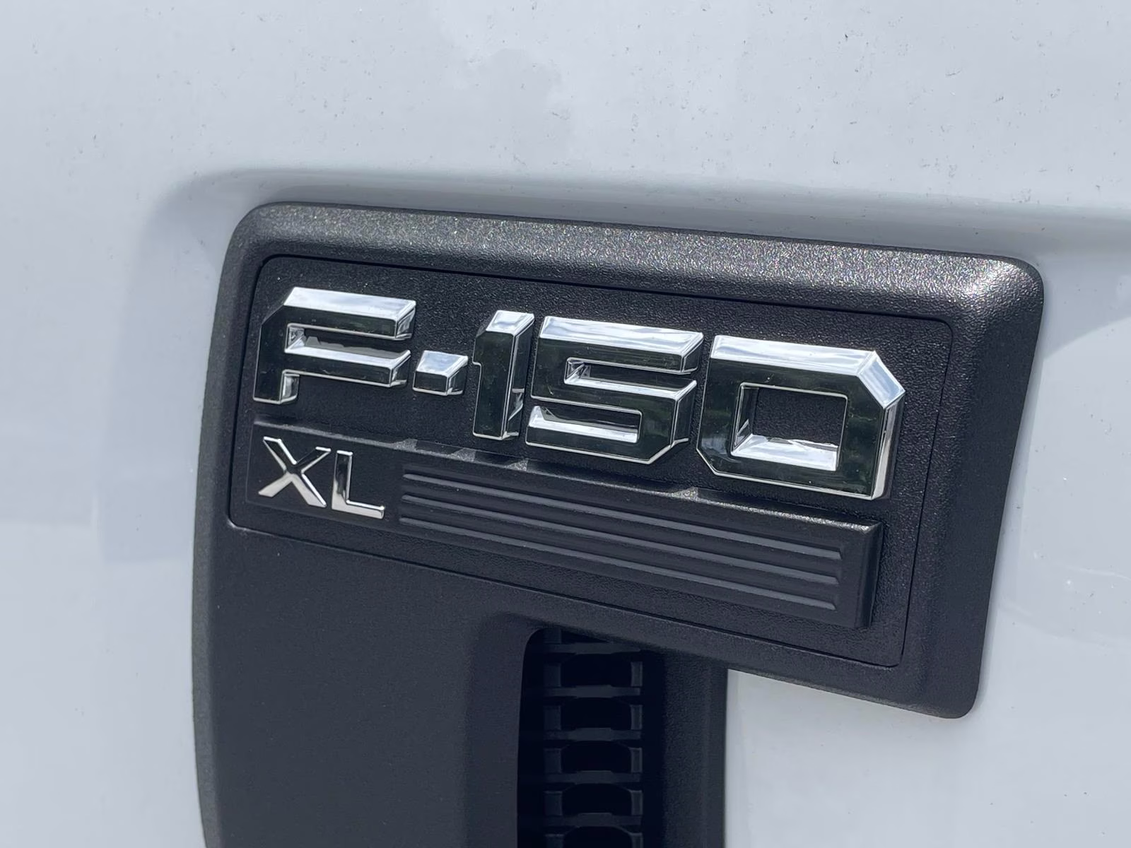 2025 Oxford White Ford F-150 XL 4X4 Truck