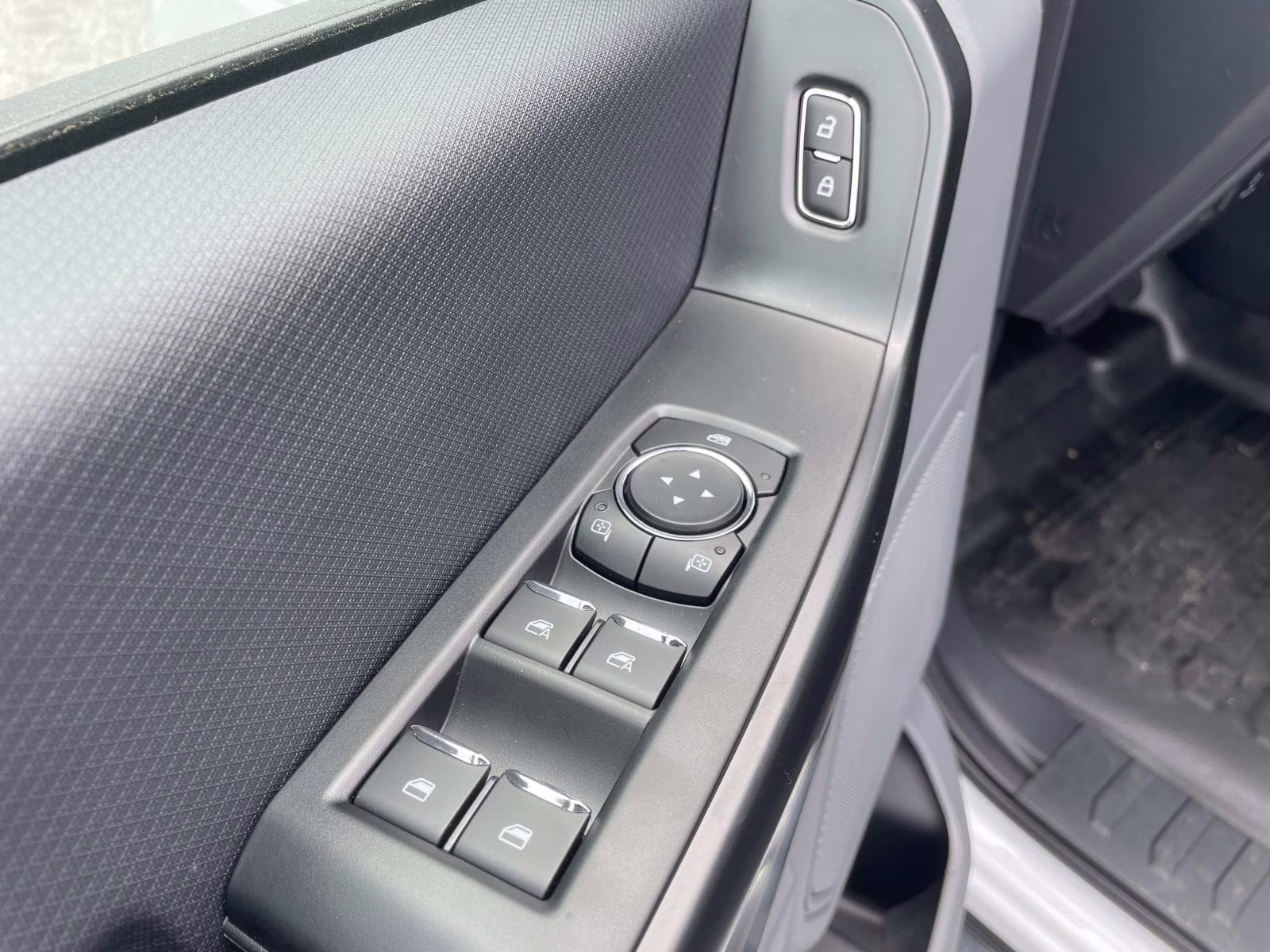 2025 Oxford White Ford F-150 XL 4X4 Truck