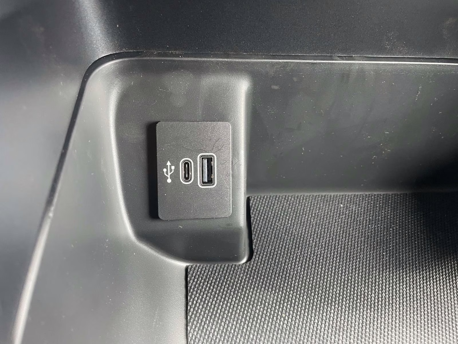 2025 Oxford White Ford F-150 XL 4X4 Truck