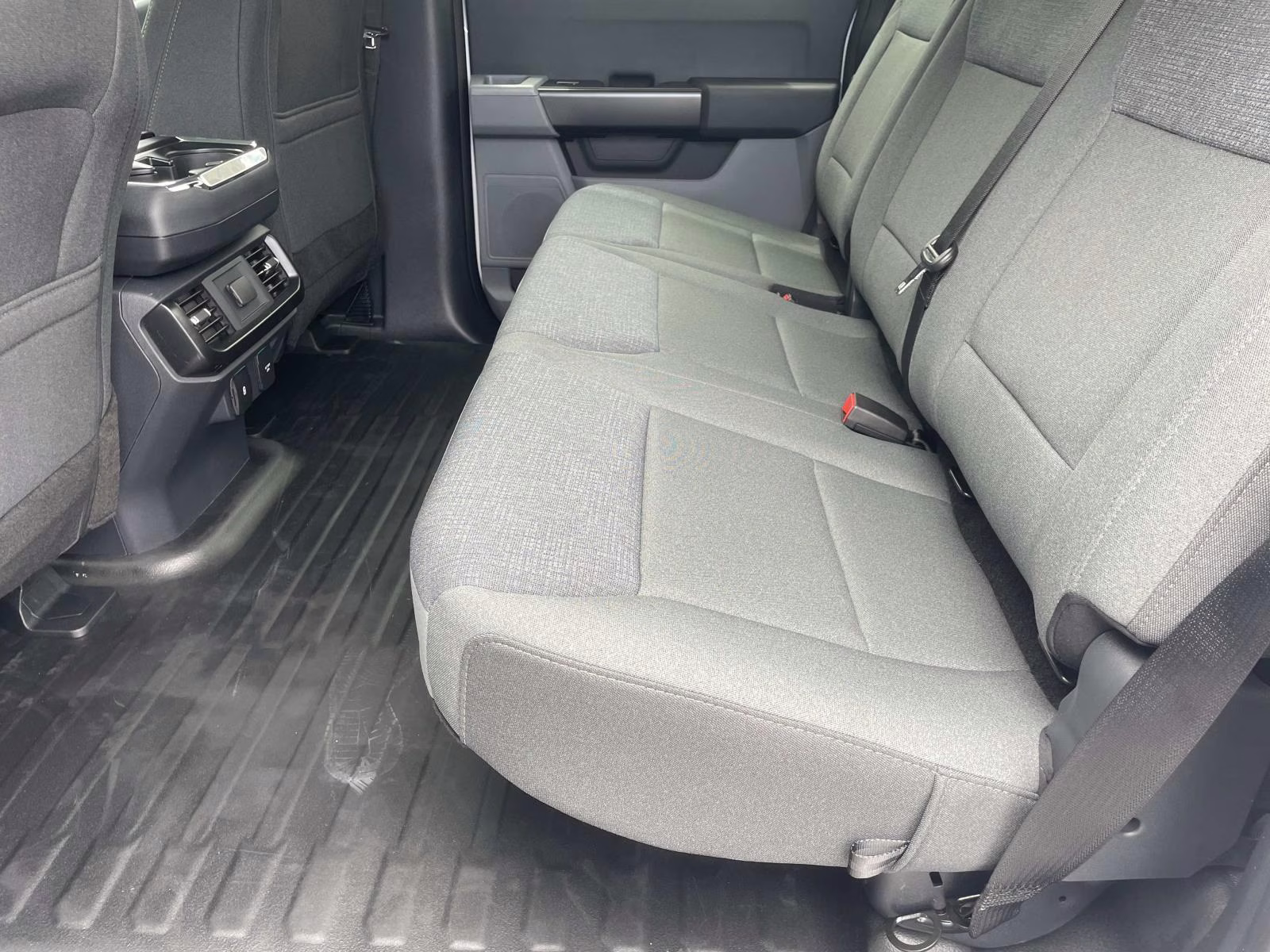 2025 Oxford White Ford F-150 XL 4X4 Truck