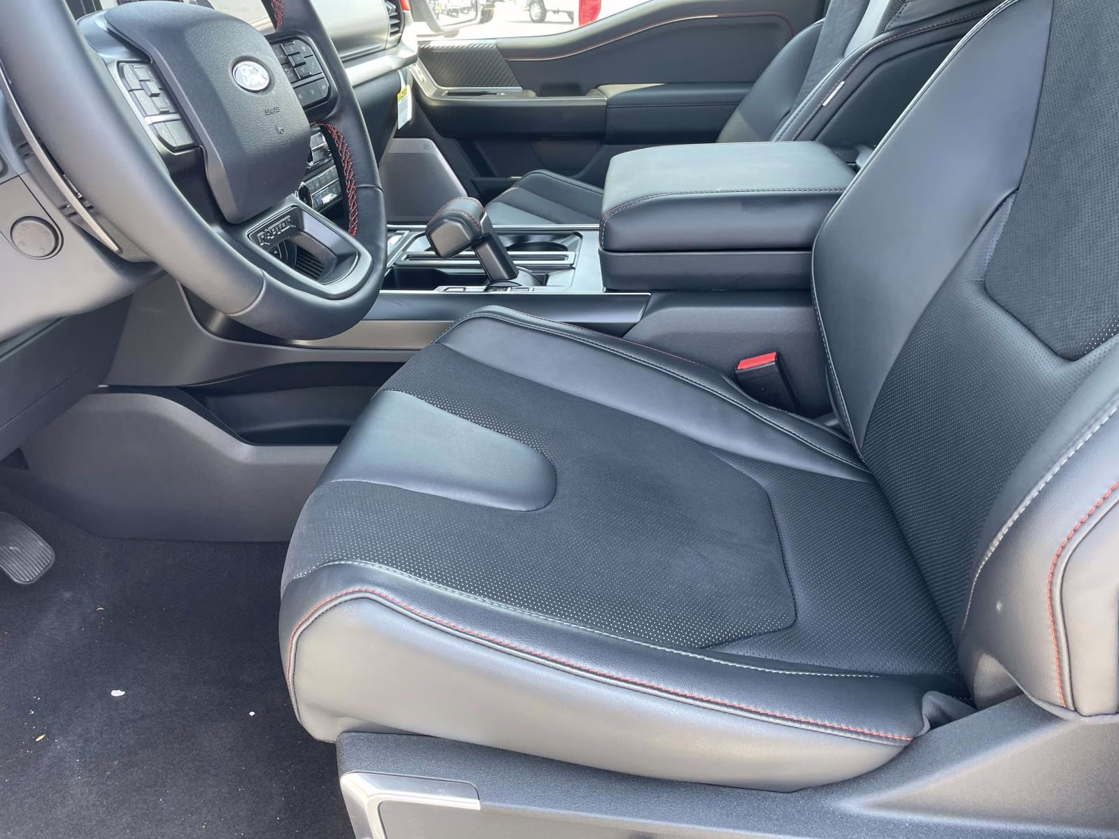 2025 White Metallic Ford F-150 Raptor 4X4 Truck