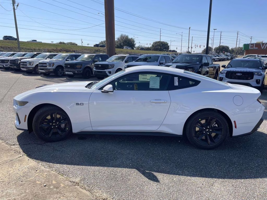 2026 Oxford White Ford Mustang GT RWD Coupe