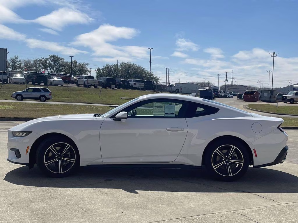2025 Oxford White Ford Mustang EcoBoost RWD Coupe