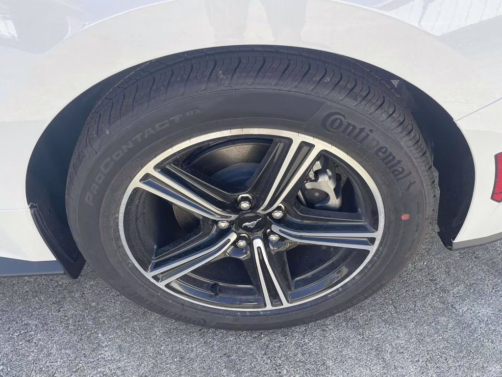 2025 Oxford White Ford Mustang EcoBoost RWD Coupe